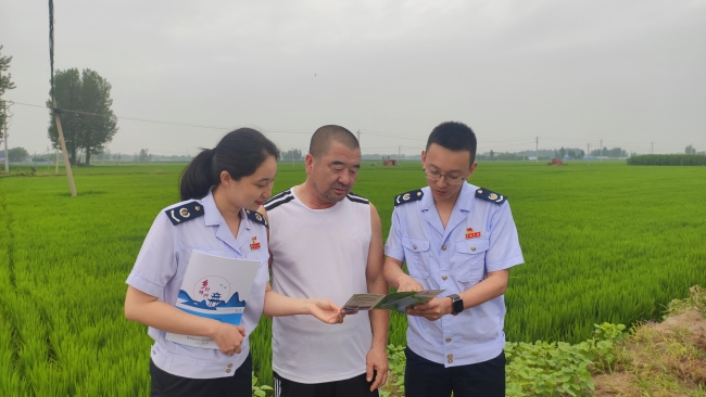 鞍山税务：税惠春风拂乡村 以税助农准发力