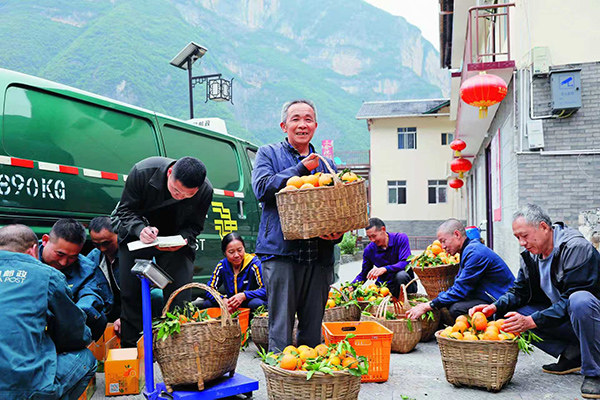 毛相林：昔凿天路解困厄 今开富路促振兴