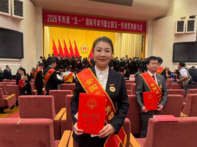 黄土峁上的“领头雁”——记“全国五一劳动奖章（全国五一巾帼标兵）”获得者杨清艳